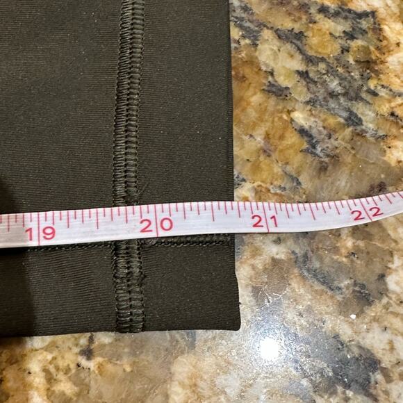 Lululemon Womens Size 4 Capri Leggings in Olive Green - Picture 4 of 4